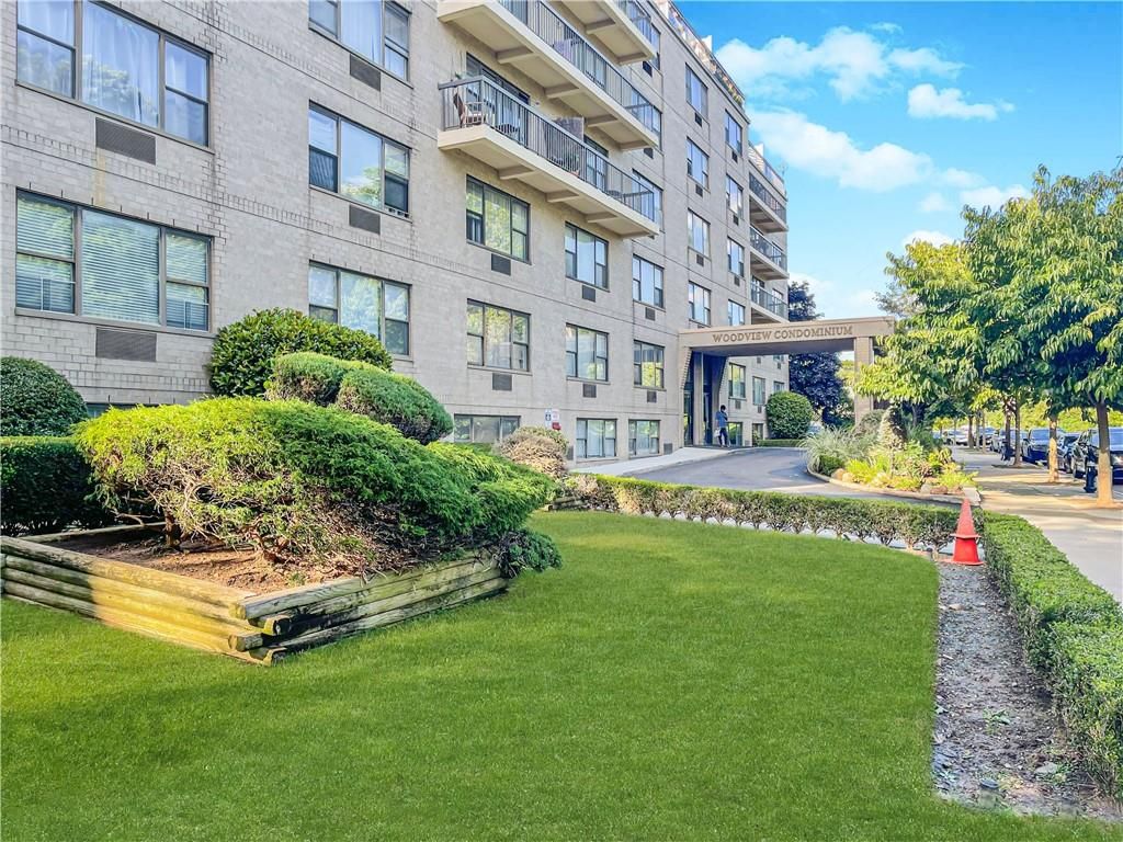 Photo of 175 Zoe Street #5S, Staten Island, NY 10305 (MLS # 499941)