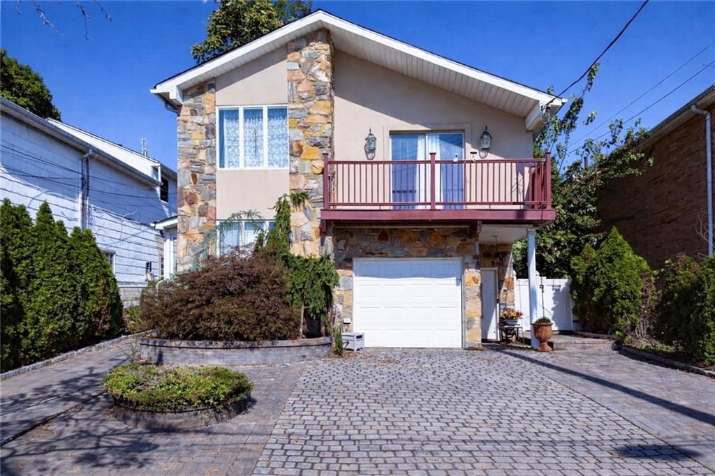 Photo of 987 Hylan Boulevard, Staten Island, NY 10305 (MLS # 498100)