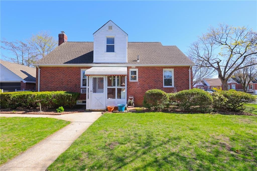 Photo of 54 Rose Lane, New Hyde Park, NY 11040 (MLS # 500350)