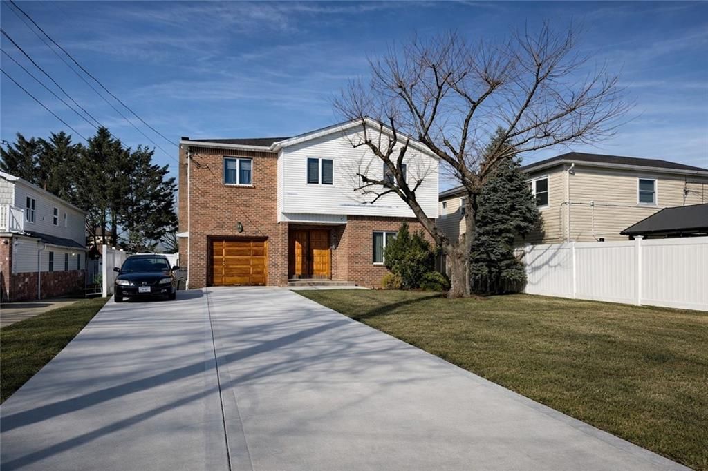 Photo of 735 Woodrow Road, New York, NY 10312 (MLS # 499902)