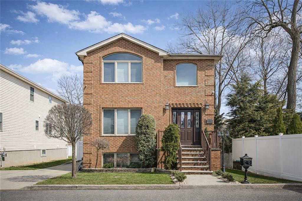 Photo of 93 Sprague Avenue, Staten Island, NY 10307 (MLS # 499975)