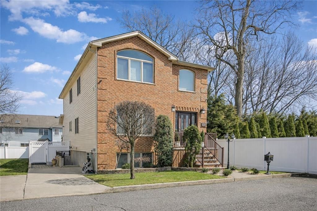 Photo of 93 Sprague Avenue, Staten Island, NY 10307 (MLS # 499975)