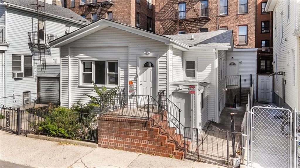 Photo of 3041 Brighton 8th Street, Brooklyn, NY 11235 (MLS # 505521)