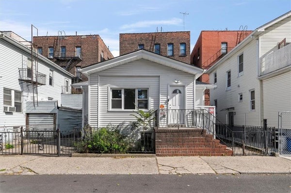 3041 BRIGHTON 8TH ST, BROOKLYN, NY 11235 - Image dbeb788055df3bdacd25e032fab8d66e/2225684665