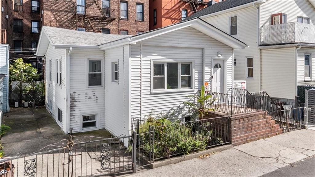 Photo of 3041 Brighton 8th Street, Brooklyn, NY 11235 (MLS # 505521)