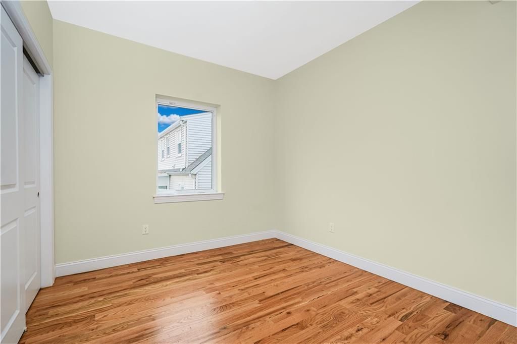 Photo of 552 Drumgoole Road, Staten Island, NY 10312 (MLS # 499174)