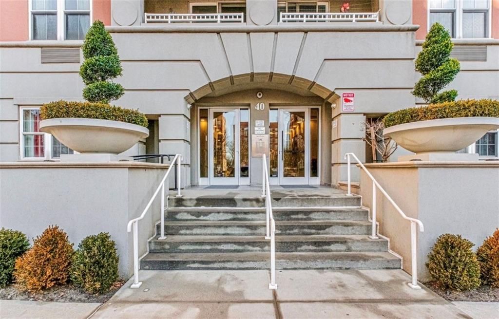 Photo of 40 Oceana Drive #PH2E, Brooklyn, NY 11235 (MLS # 498574)