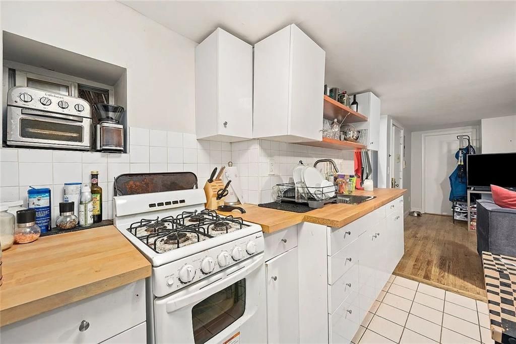 Photo of 42 Clermont Avenue #1, Brooklyn, NY 11205 (MLS # 496300)