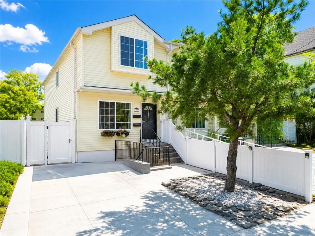 Photo of 200 Chestnut Avenue, Staten Island, NY 10305 (MLS # 501175)