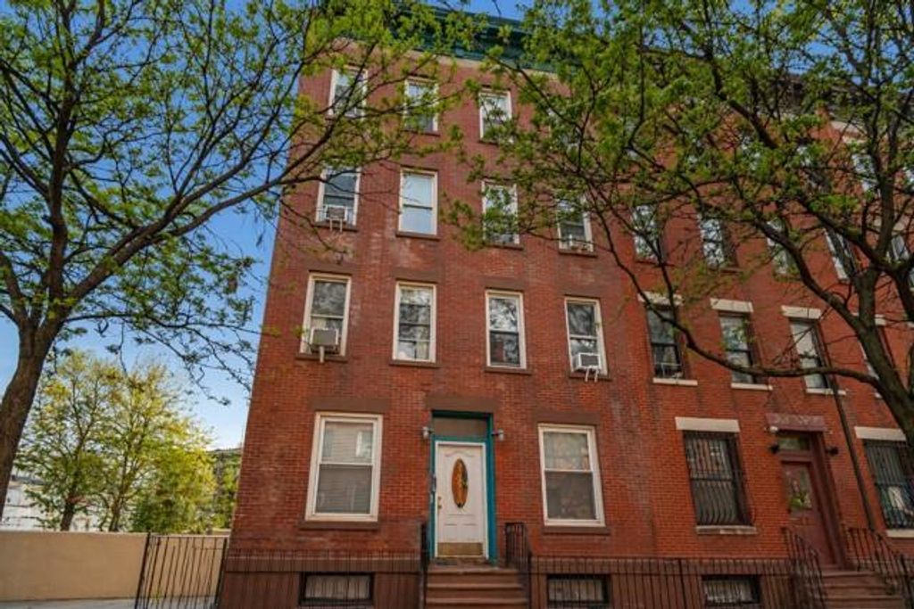 Photo of 34 Garnet Street, Brooklyn, NY 11231 (MLS # 500819)