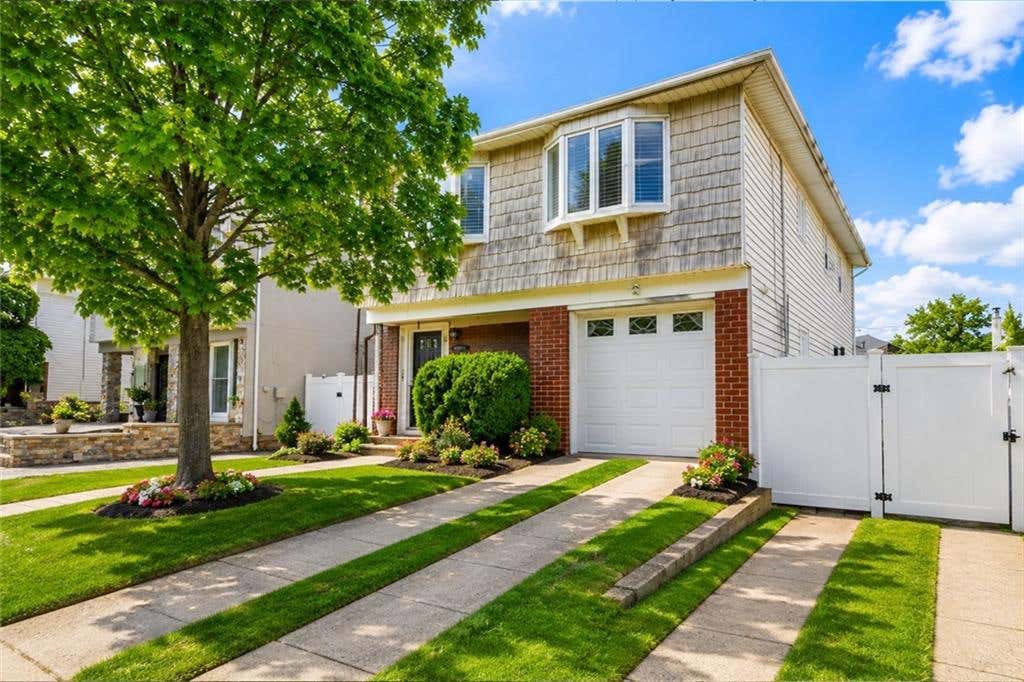 Photo of 4181 Richmond Avenue, Staten Island, NY 10312 (MLS # 503386)