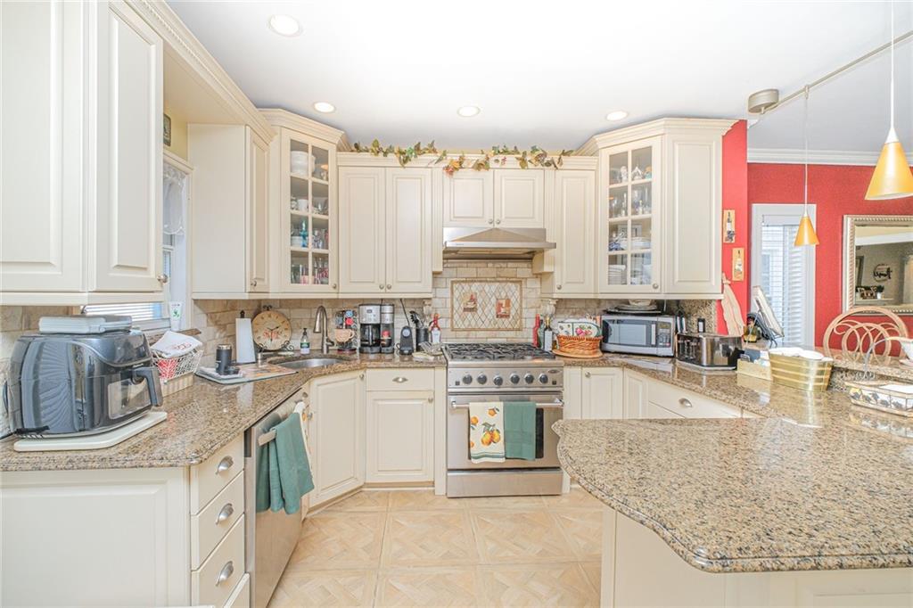 298 Bay 10th Street, Brooklyn, New York image 15