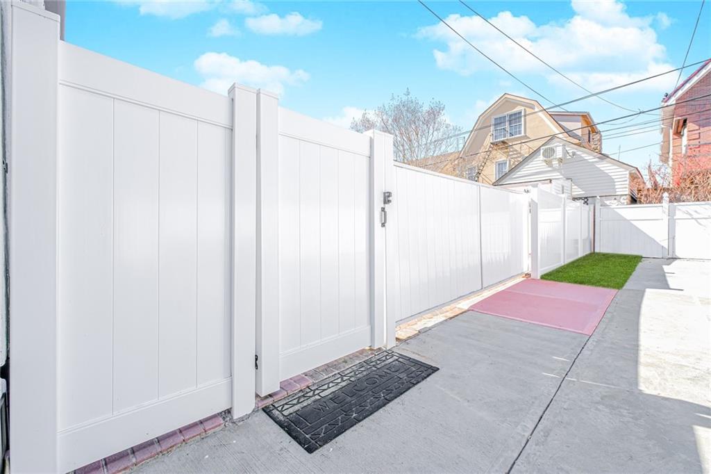 298 Bay 10th Street, Brooklyn, New York image 3