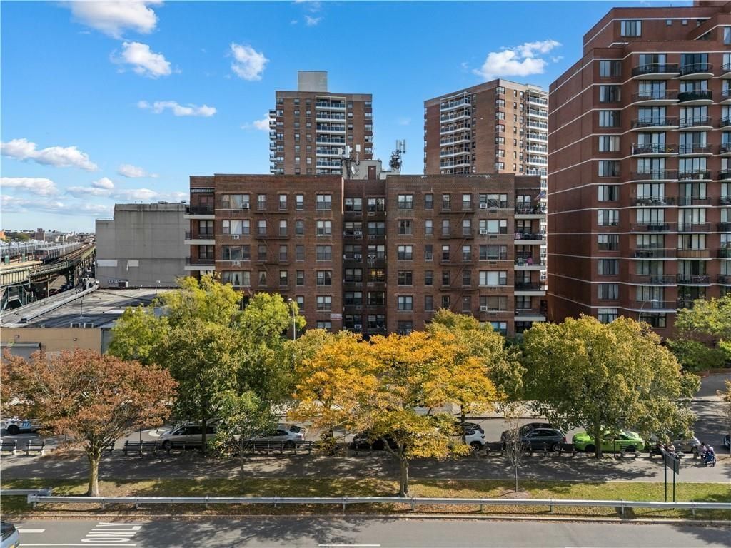 Photo of 3101 Ocean Parkway #4K, Brooklyn, NY 11235 (MLS # 500472)