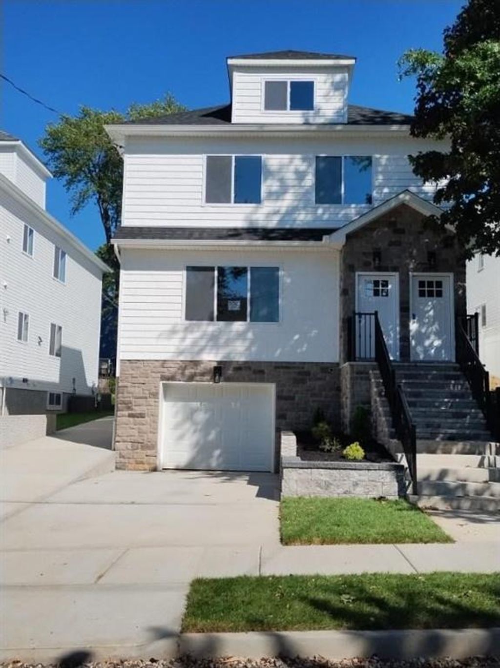 Photo of 335 Oakland Avenue, Staten Island, NY 10310 (MLS # 496487)