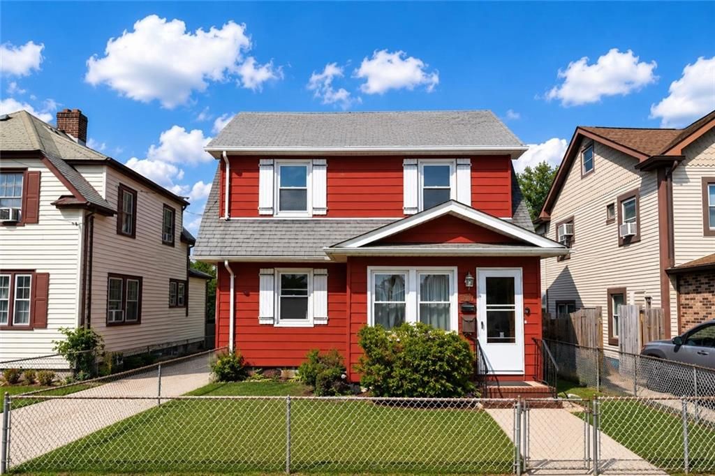 Photo of 329 Greeley Avenue, Staten Island, NY 10306 (MLS # 501541)