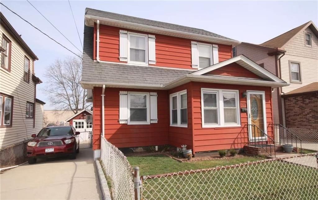 Photo of 329 Greeley Avenue, Staten Island, NY 10306 (MLS # 501541)