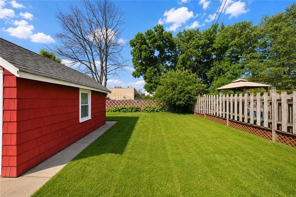 Photo of 329 Greeley Avenue, Staten Island, NY 10306 (MLS # 501541)