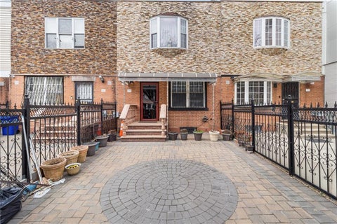Homes For Sale - 460 Hinsdale Street<br/> Brooklyn, NY 11207