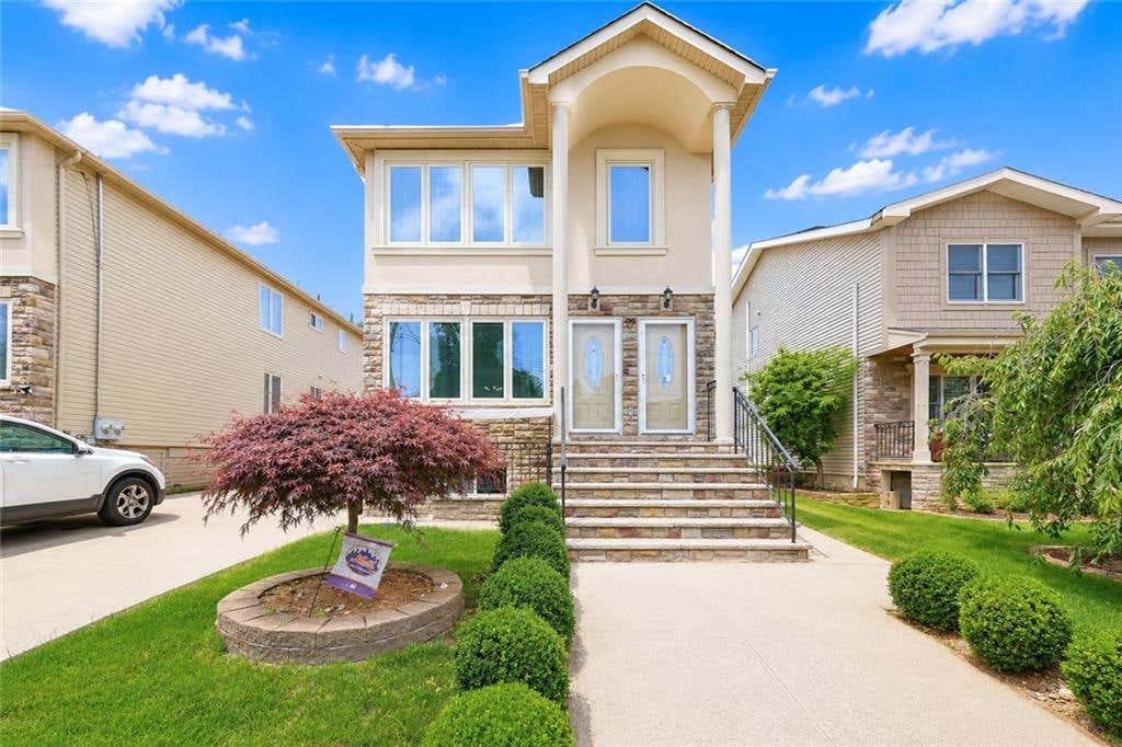 Photo of 29 Summit Place, Staten Island, NY 10312 (MLS # 503207)