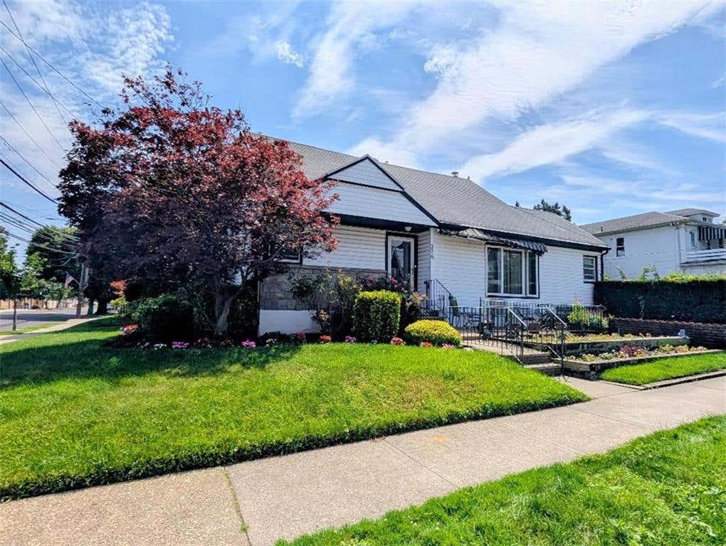 Photo of 256 Beach 126th Street, Belle Harbor, NY 11694 (MLS # 502942)