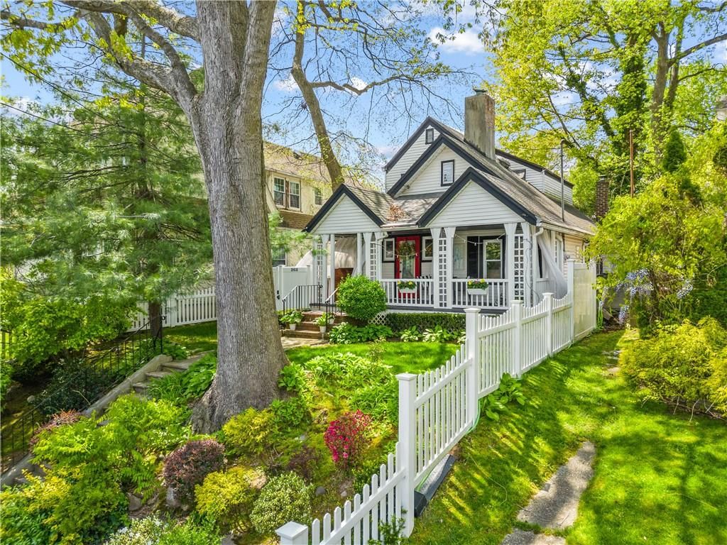 Photo of 262 Lindenwood Road, Staten Island, NY 10308 (MLS # 500459)