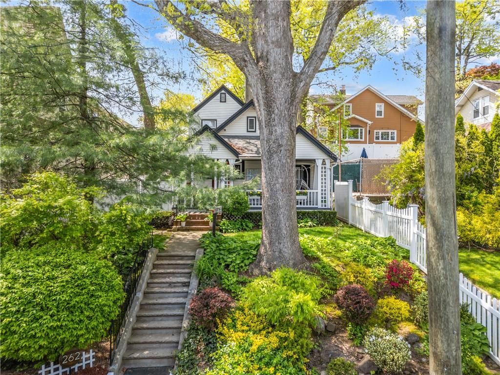 Photo of 262 Lindenwood Road, Staten Island, NY 10308 (MLS # 500459)