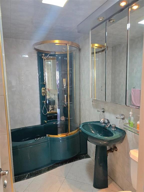 Photo of 1625 Emmons Avenue #5D, Brooklyn, NY 11235 (MLS # 505661)