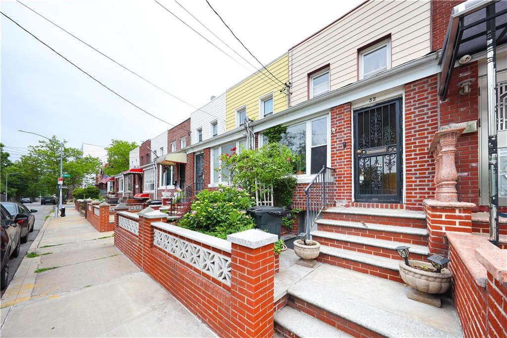 32 Gatling Place, Brooklyn, New York image 2
