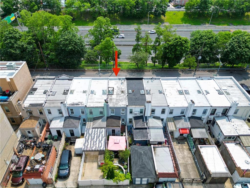 32 Gatling Place, Brooklyn, New York image 5