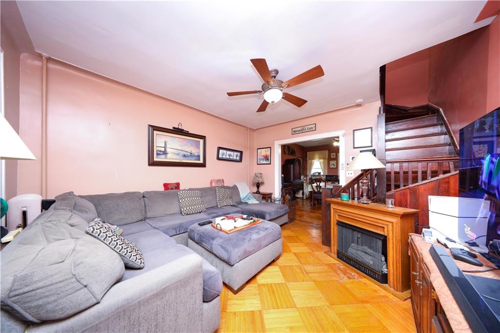 32 Gatling Place, Brooklyn, New York image 7