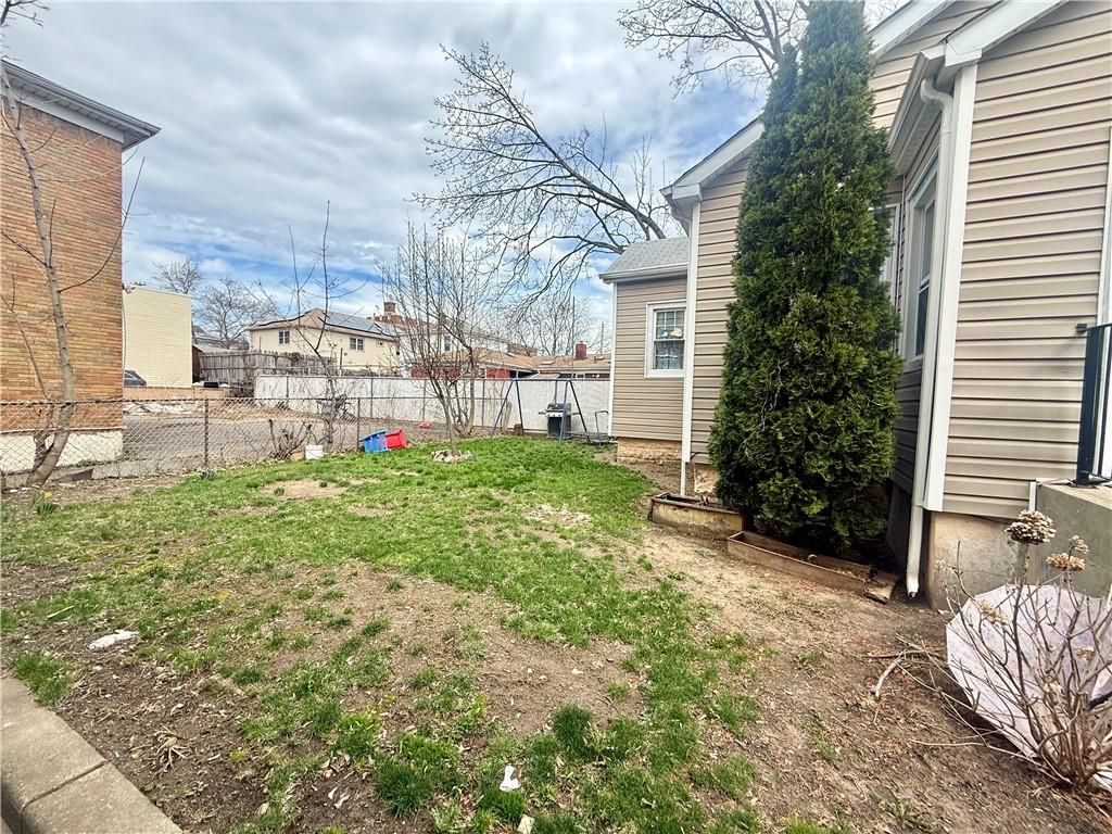 Photo of 105 Seaview Avenue, Staten Island, NY 10304 (MLS # 500185)