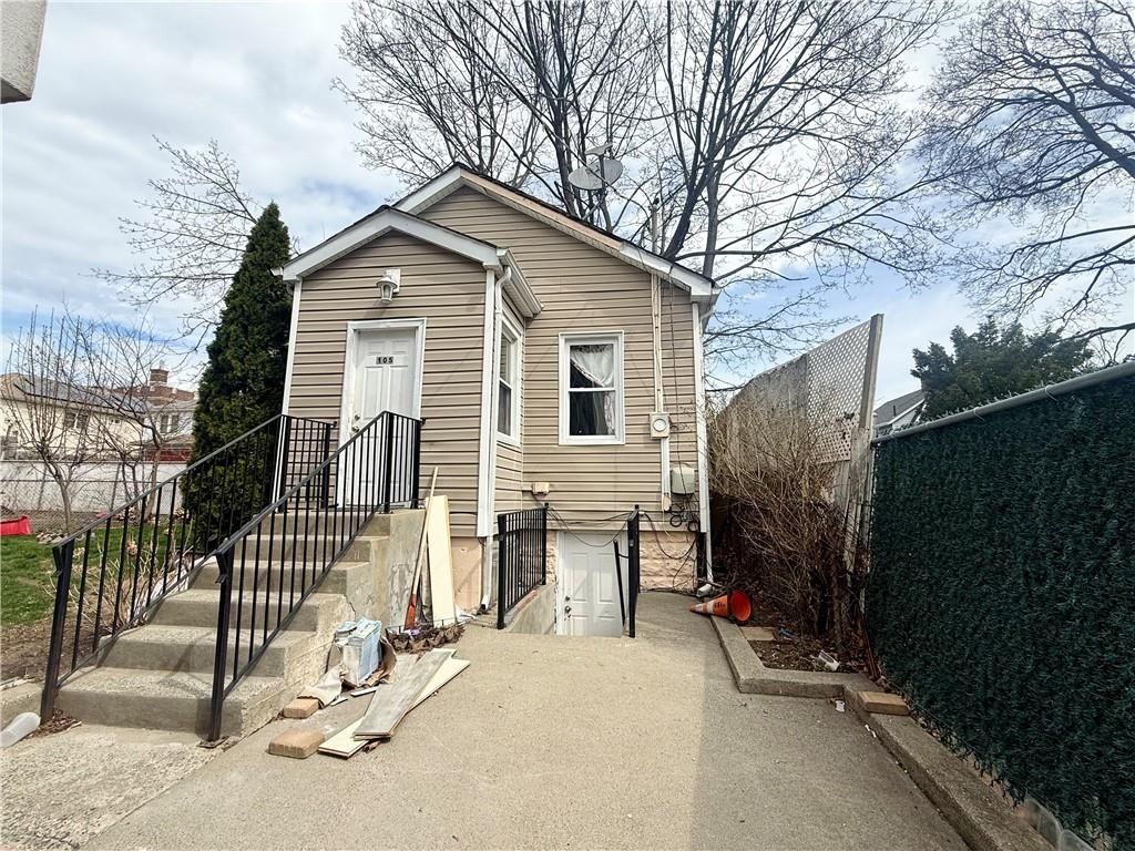 Photo of 105 Seaview Avenue, Staten Island, NY 10304 (MLS # 500185)