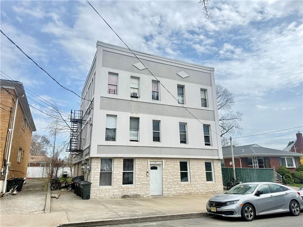 Photo of 105 Seaview Avenue, Staten Island, NY 10304 (MLS # 500185)