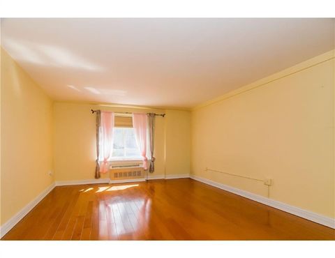 Apartment For Sale - 3171 Whitney Avenue #1B<br/> Brooklyn, NY 11229