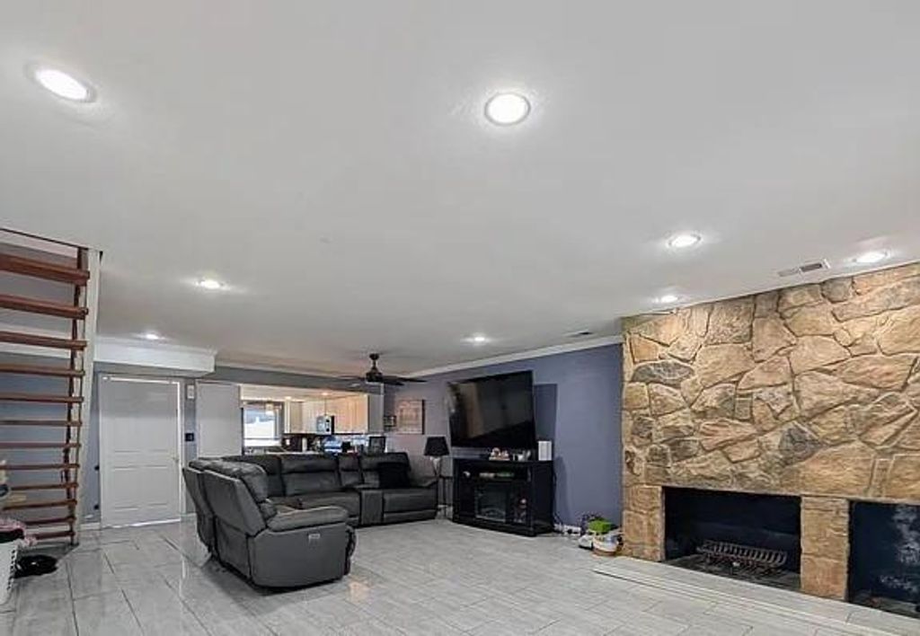 Photo of 22 Dover Green, Staten Island, NY 10312 (MLS # 500379)