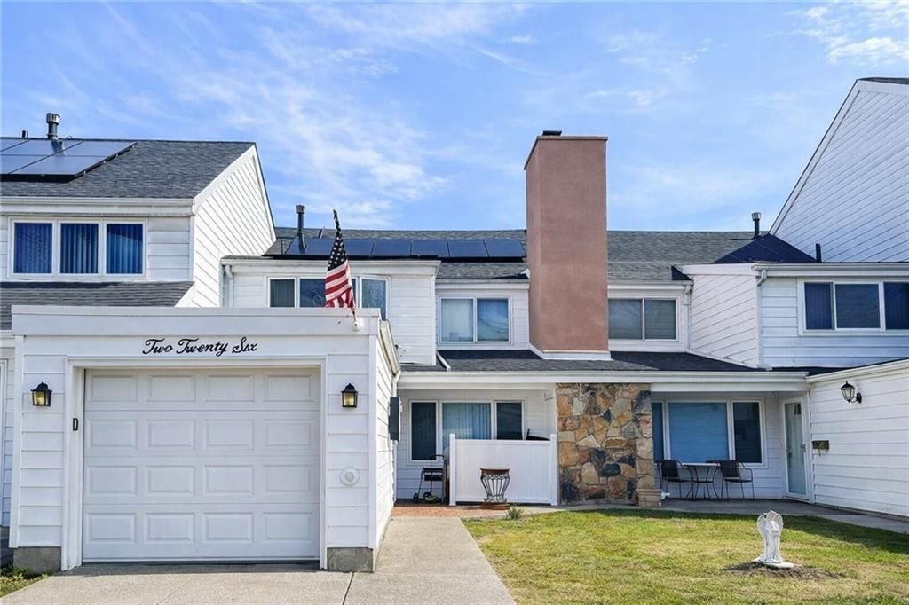 Photo of 226 Dover Green Grn, Staten Island, NY 10312 (MLS # 500379)