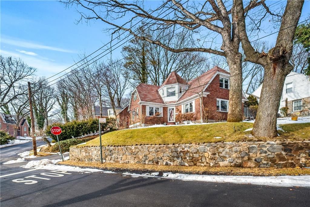 Photo of 34 Holsman Road, Staten Island, NY 10301 (MLS # 499221)