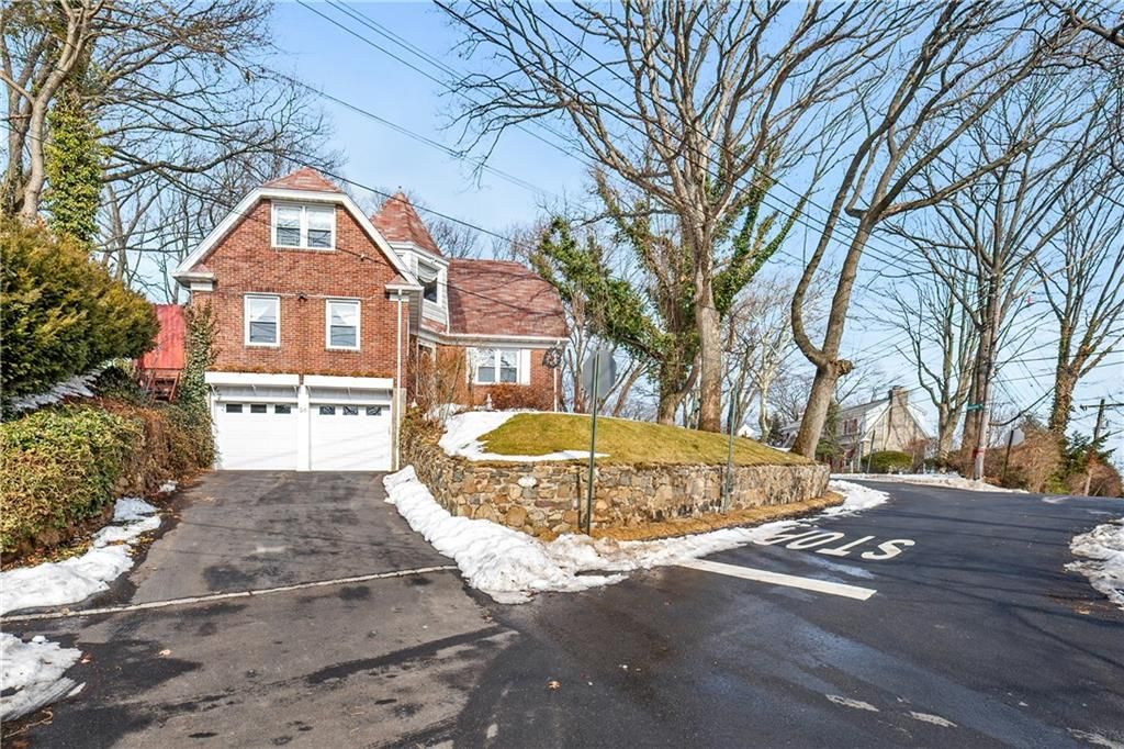 Photo of 34 Holsman Road, Staten Island, NY 10301 (MLS # 499221)