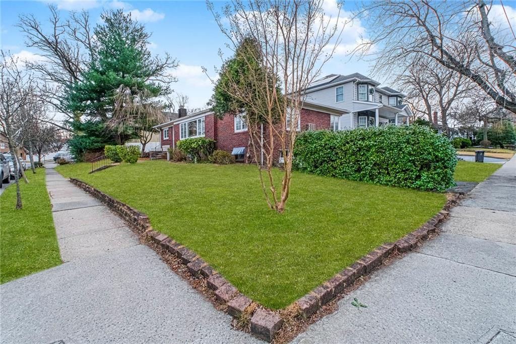 Photo of 36 Albert Street, Staten Island, NY 10301 (MLS # 498437)