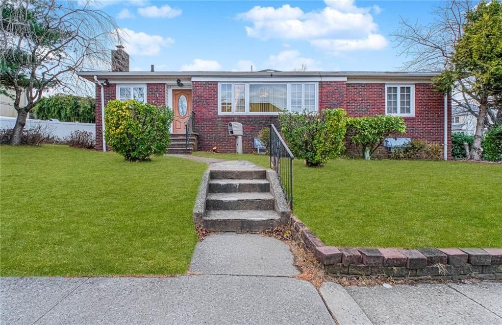Photo of 36 Albert Street, Staten Island, NY 10301 (MLS # 498437)