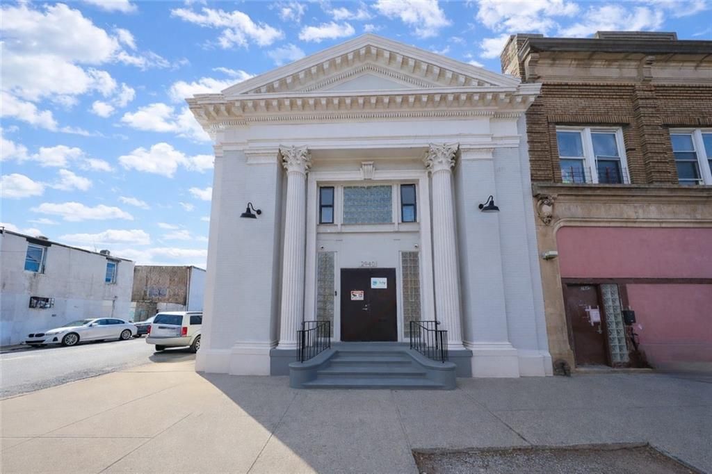 Photo of 2940 Richmond Terrace, Staten Island, NY 10301 (MLS # 500383)