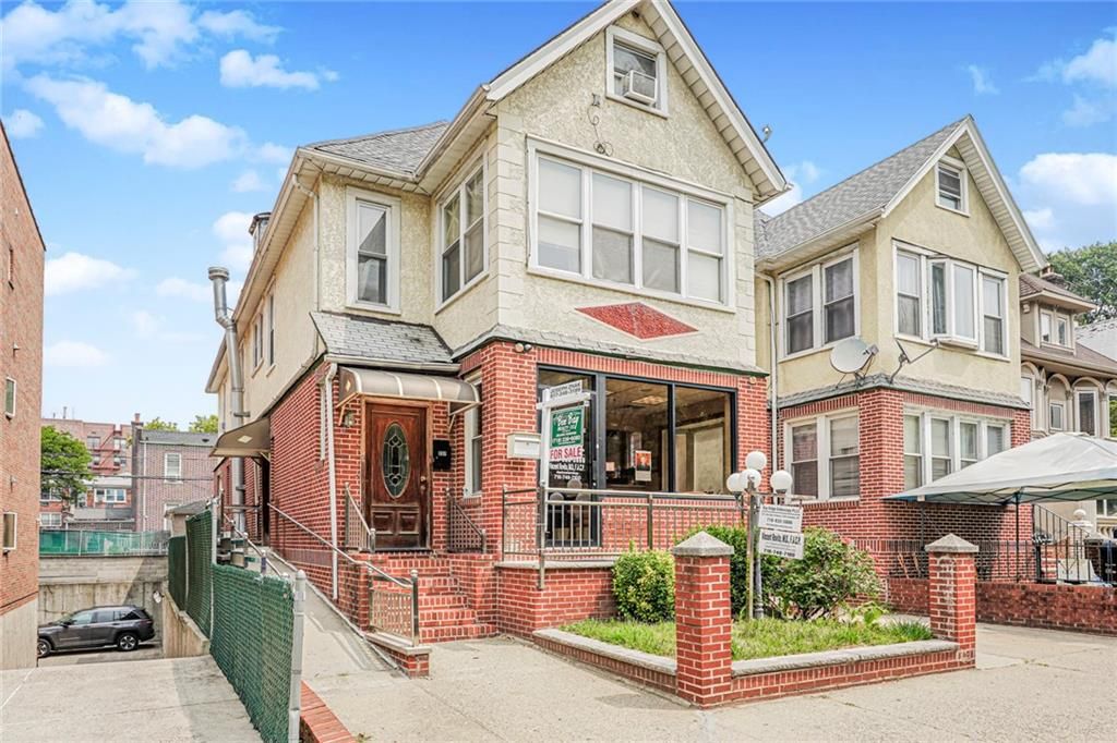 Photo of 237 Bay Ridge Parkway, Brooklyn, NY 11209 (MLS # 494872)