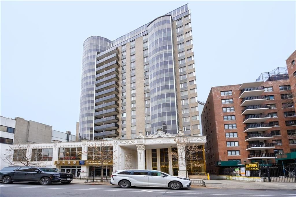 Photo of 133-38 Sanford Avenue #17B, Flushing, NY 11355 (MLS # 499697)
