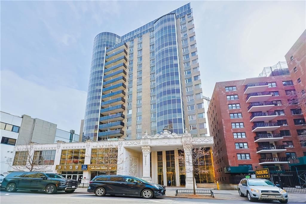Photo of 133-38 Sanford Avenue #17B, Flushing, NY 11355 (MLS # 499697)