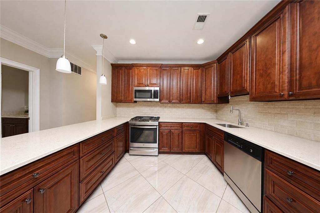 Photo of 15 Wiltshire Lane, Staten Island, NY 10309 (MLS # 503775)