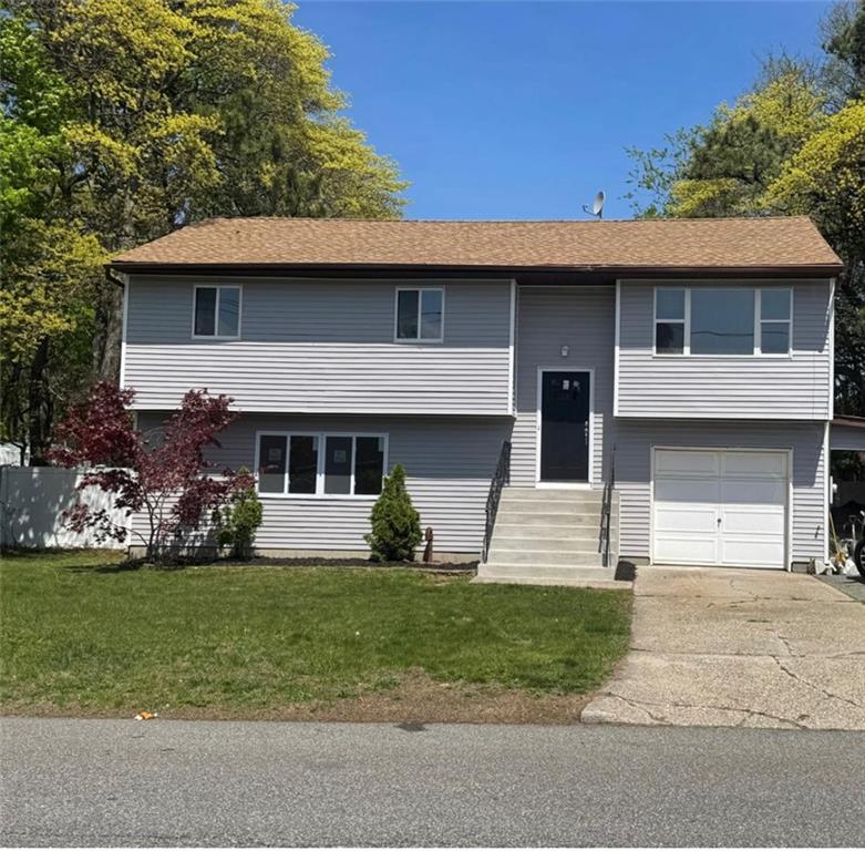 39 Magaw Place, West Babylon, New York image 1