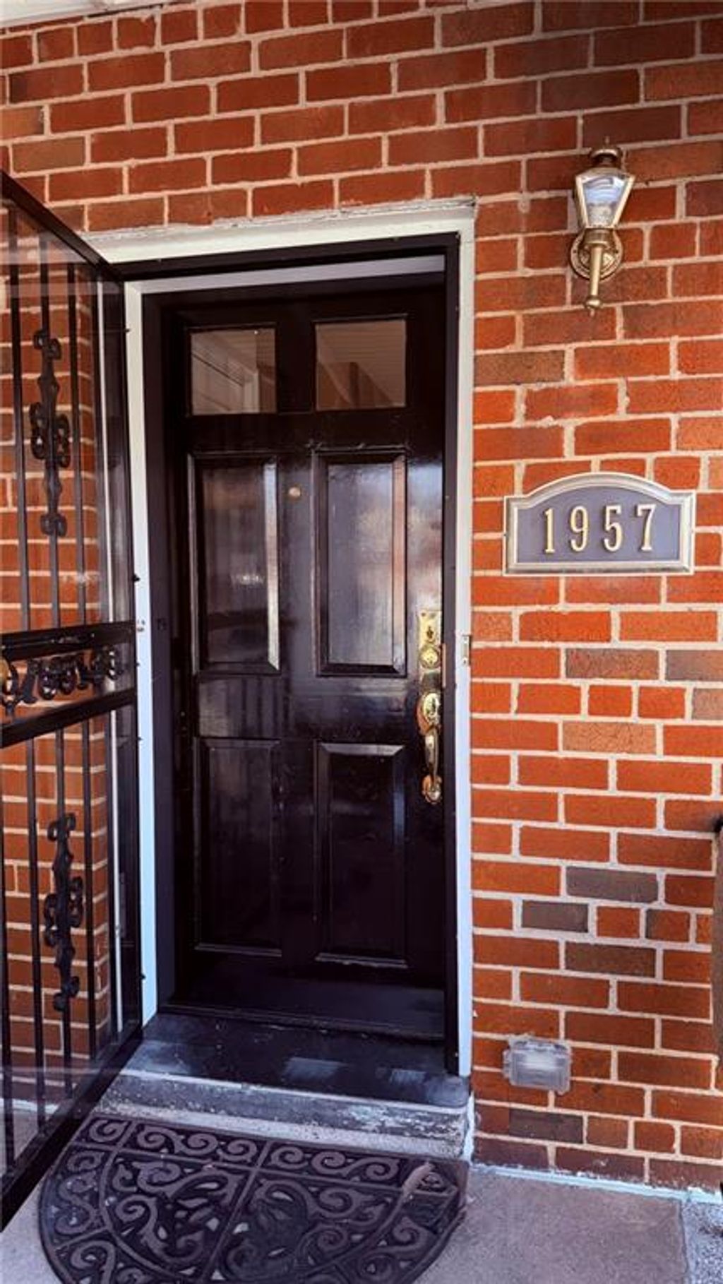 Photo of 1957 Bogart Avenue, Bronx, NY 10462 (MLS # 500310)