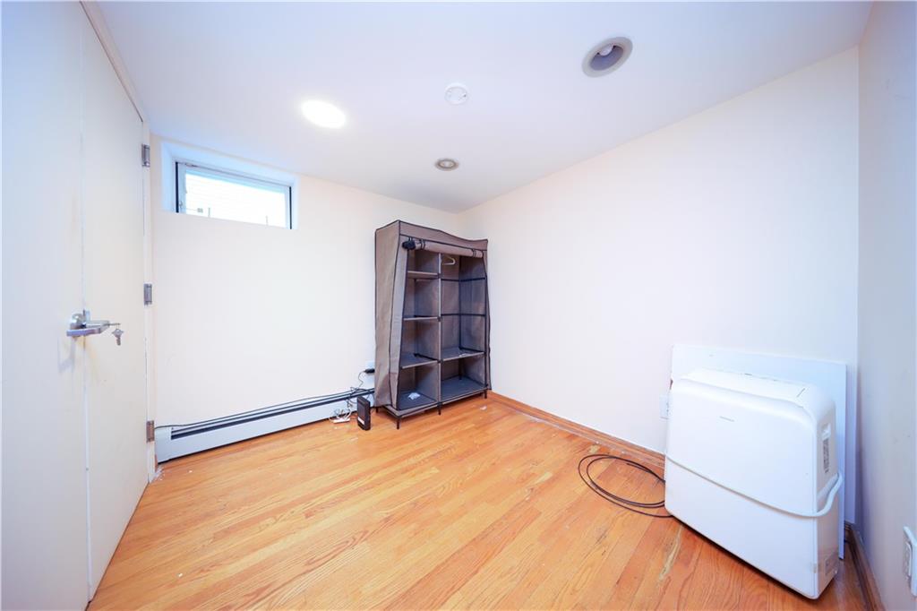 61 Exeter Street, Brooklyn, New York image 30