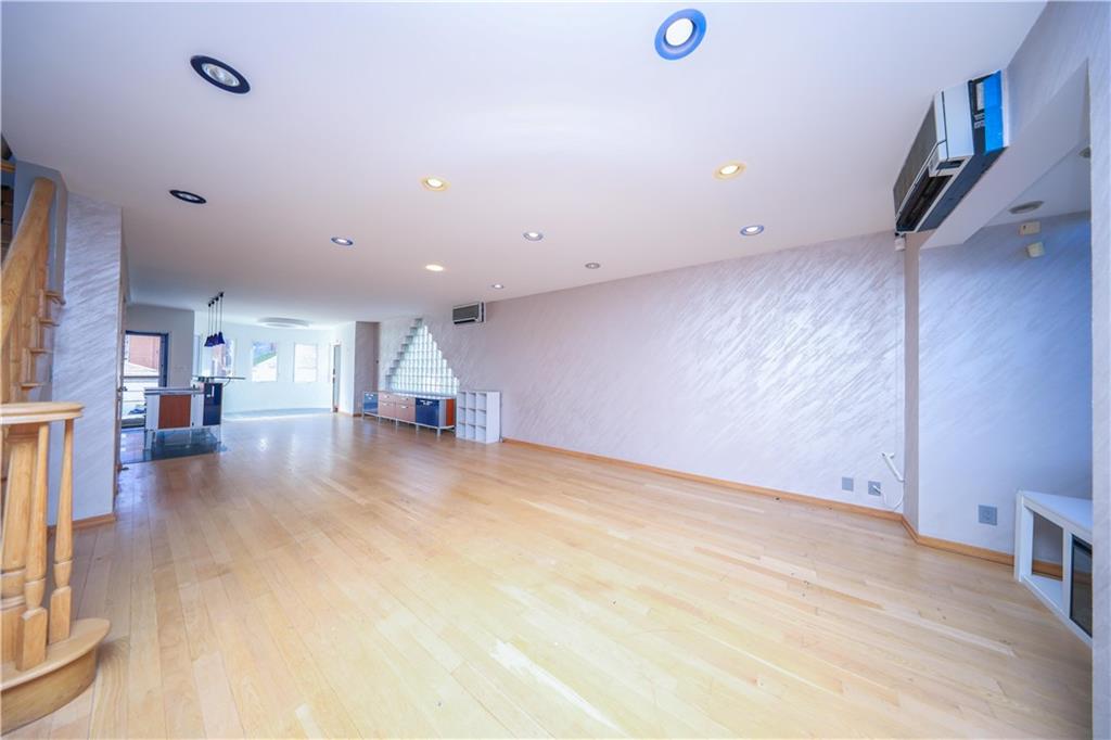 61 Exeter Street, Brooklyn, New York image 8